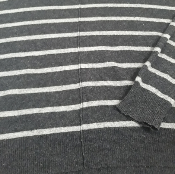 Two-tone gray striped sweatshirt - Picture 5 of 5